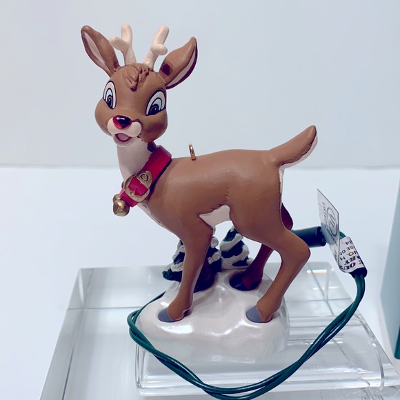 Rudolph The red nosed Reindeer ornament Hallmark 1996 - Picture 1 of 12